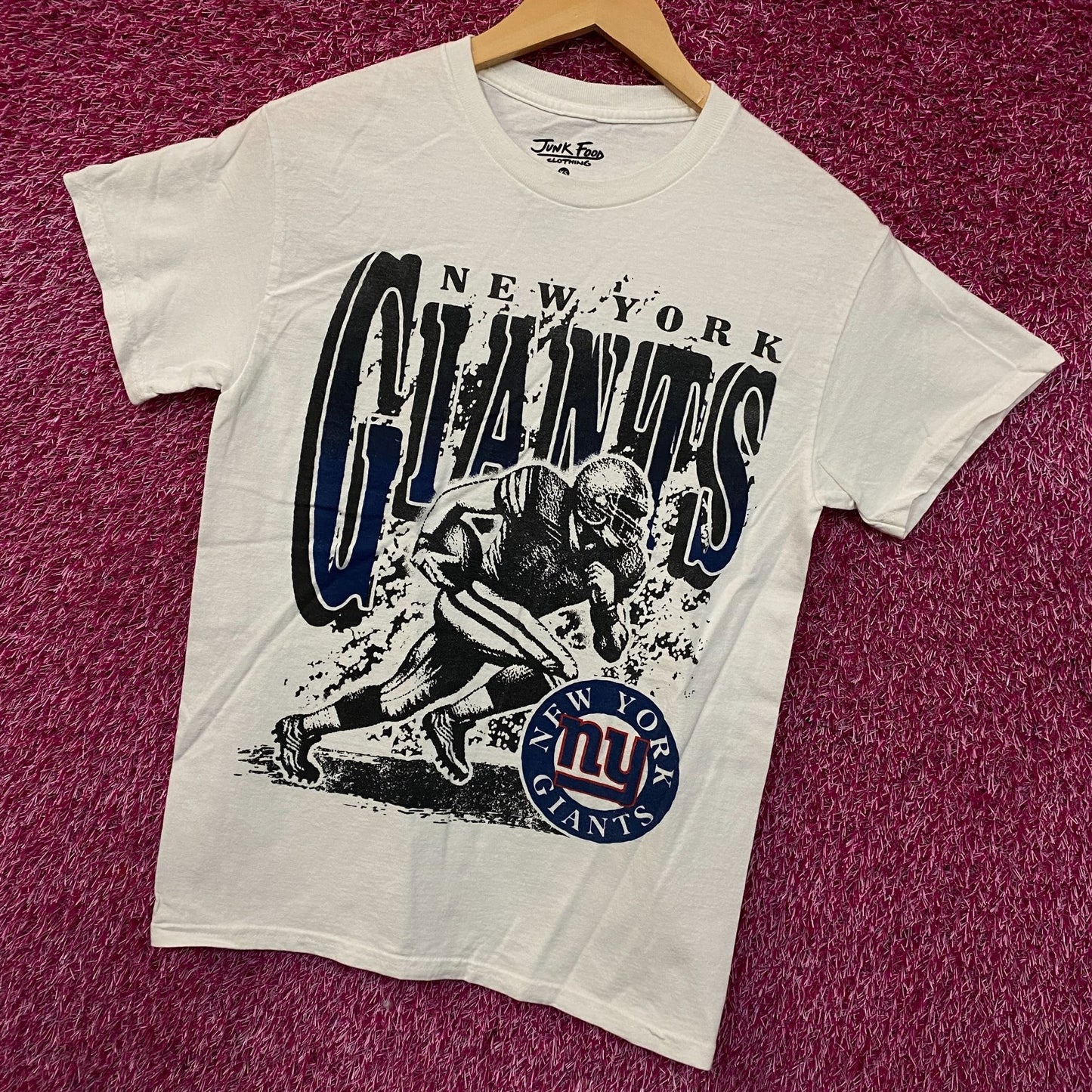 Junk Food Clothing NFL New York Giants Rushing Flea Market T-Shirt XS