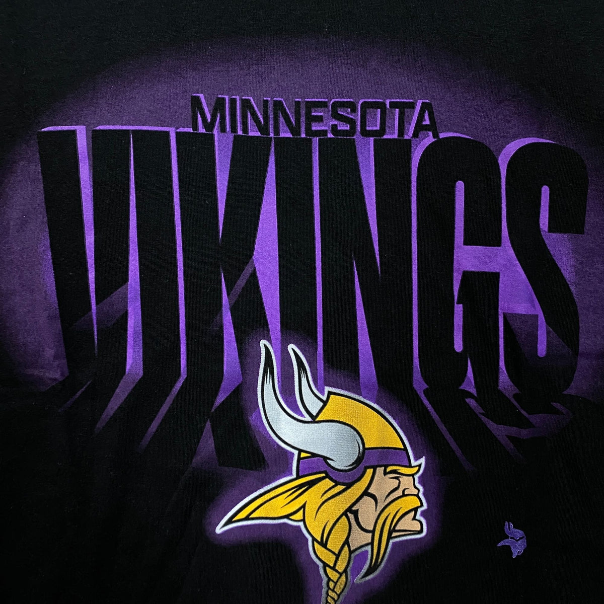 FOCO NFL Minnesota Vikings Logo Graphic T-Shirt Medium