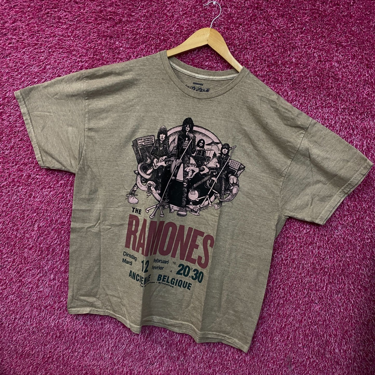 Ramones Belgique Concert Art Graphic T-shirt XL