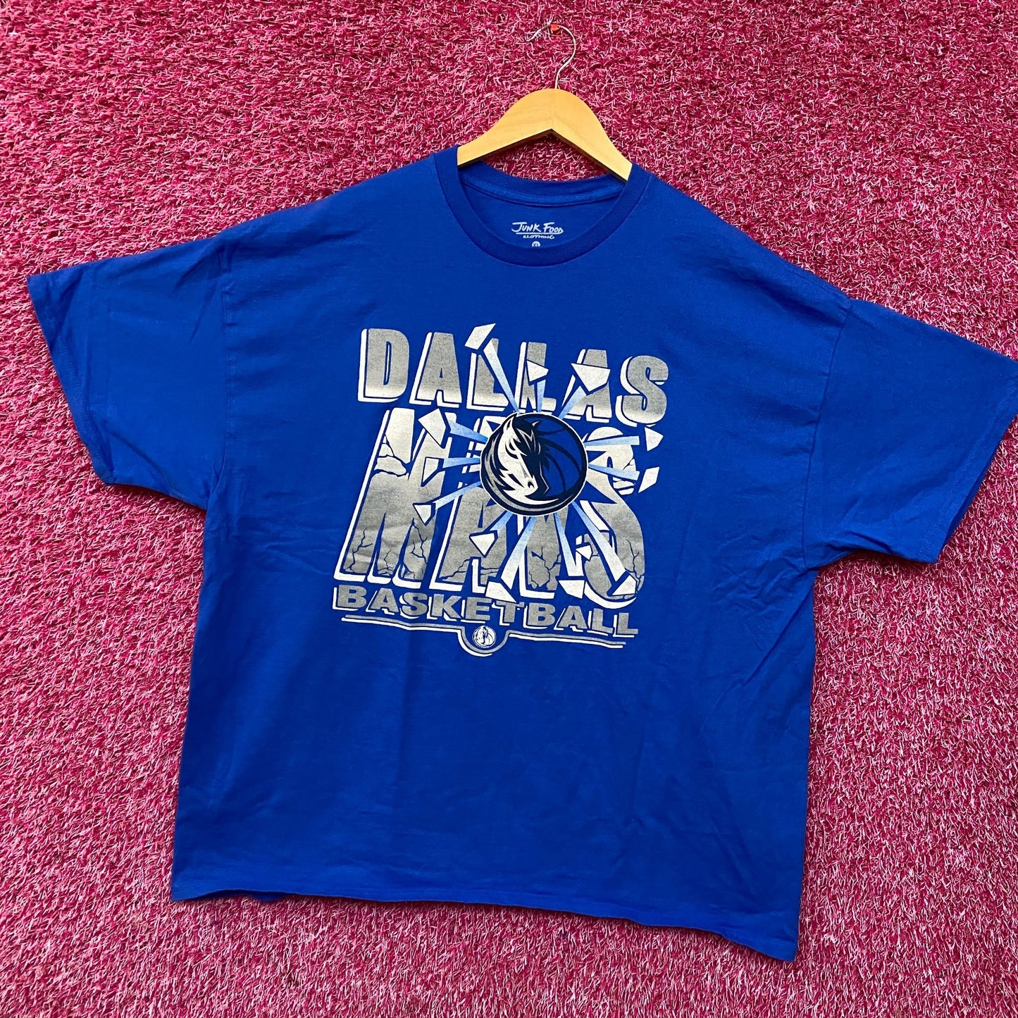 Junk Food Dallas Mavericks Break Through Basketball T-Shirt XL