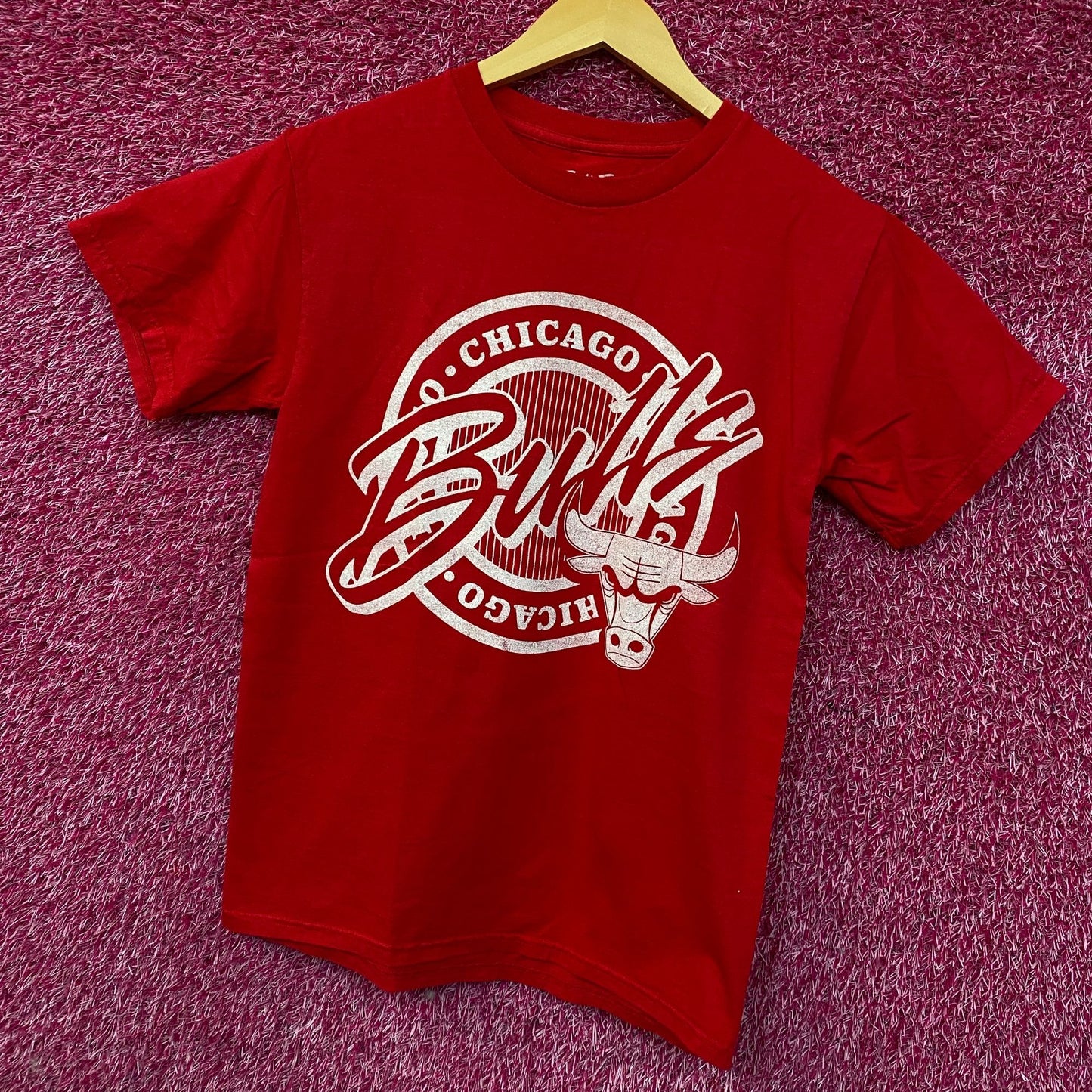 Junk Food Clothing NBA Chicago Bulls Crest Vintage Style Tee XS