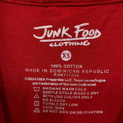 Junk Food Clothing NBA Chicago Bulls Crest Vintage Style Tee XS