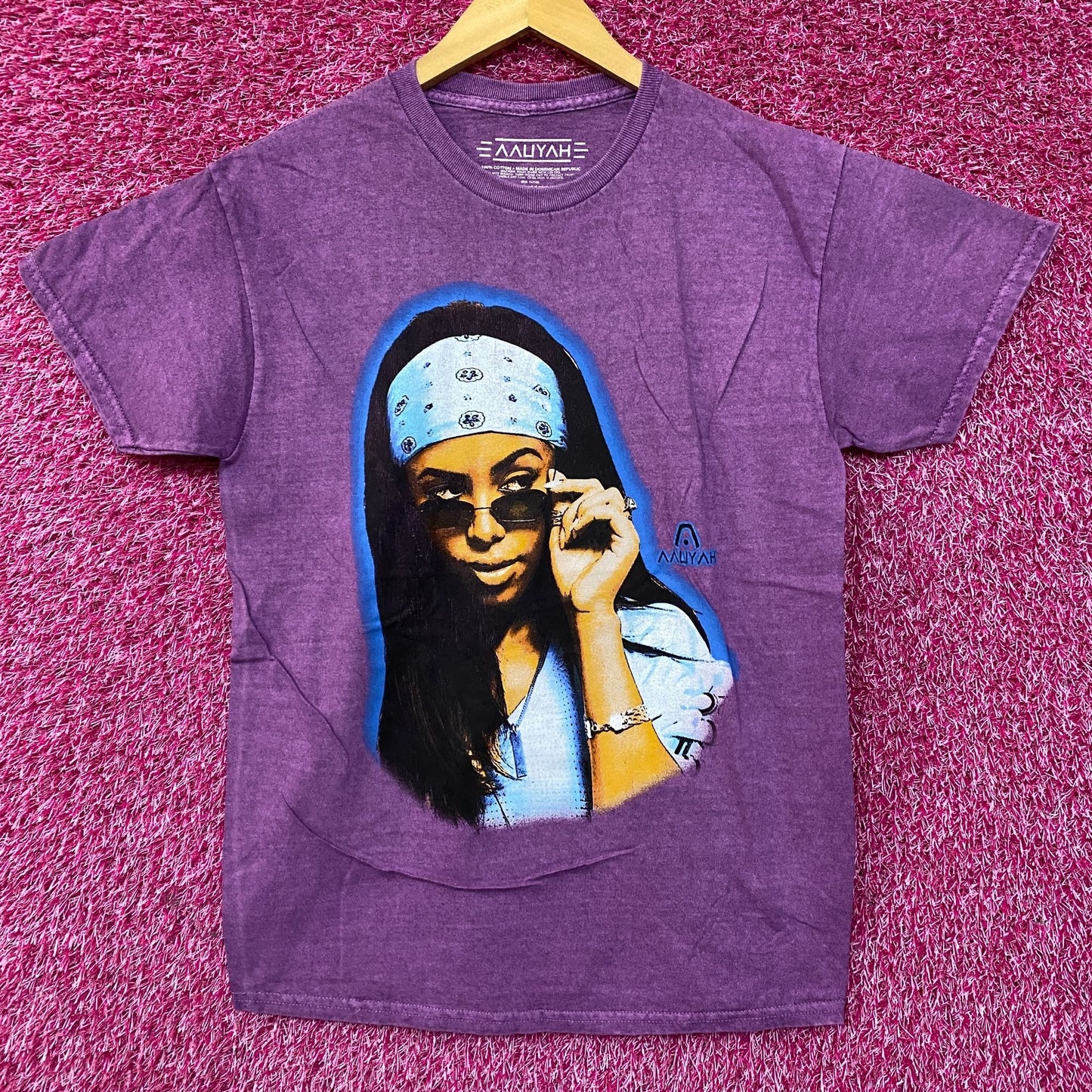 Aaliyah Princess Of RnB Airbrush Graphic T-Shirt Small