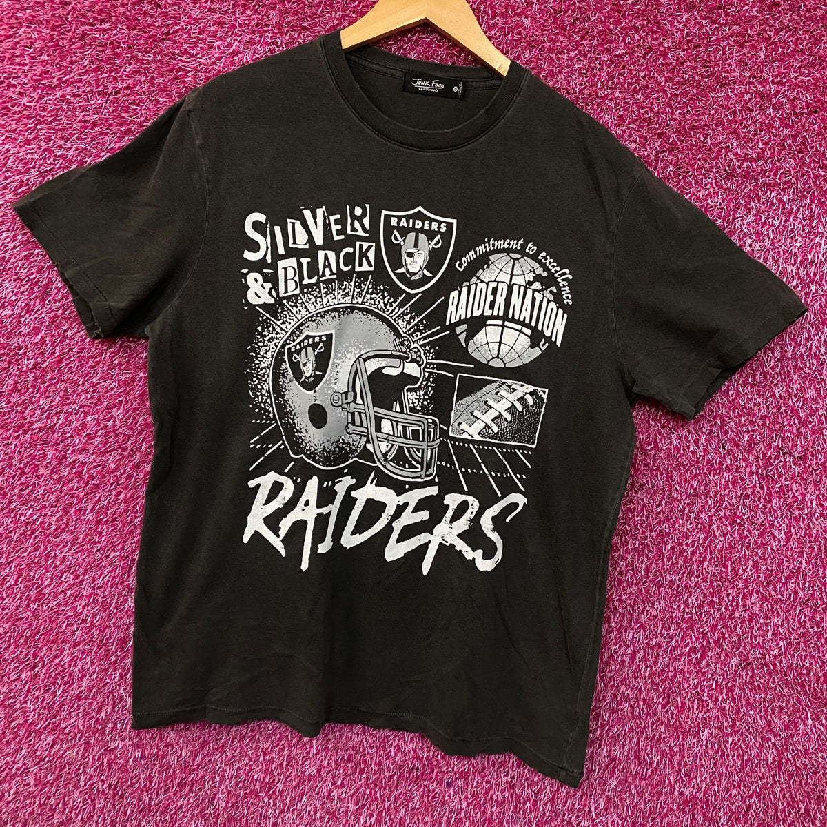 Junk Food Clothing Las Vegas Raiders Helmet Black tee XL
