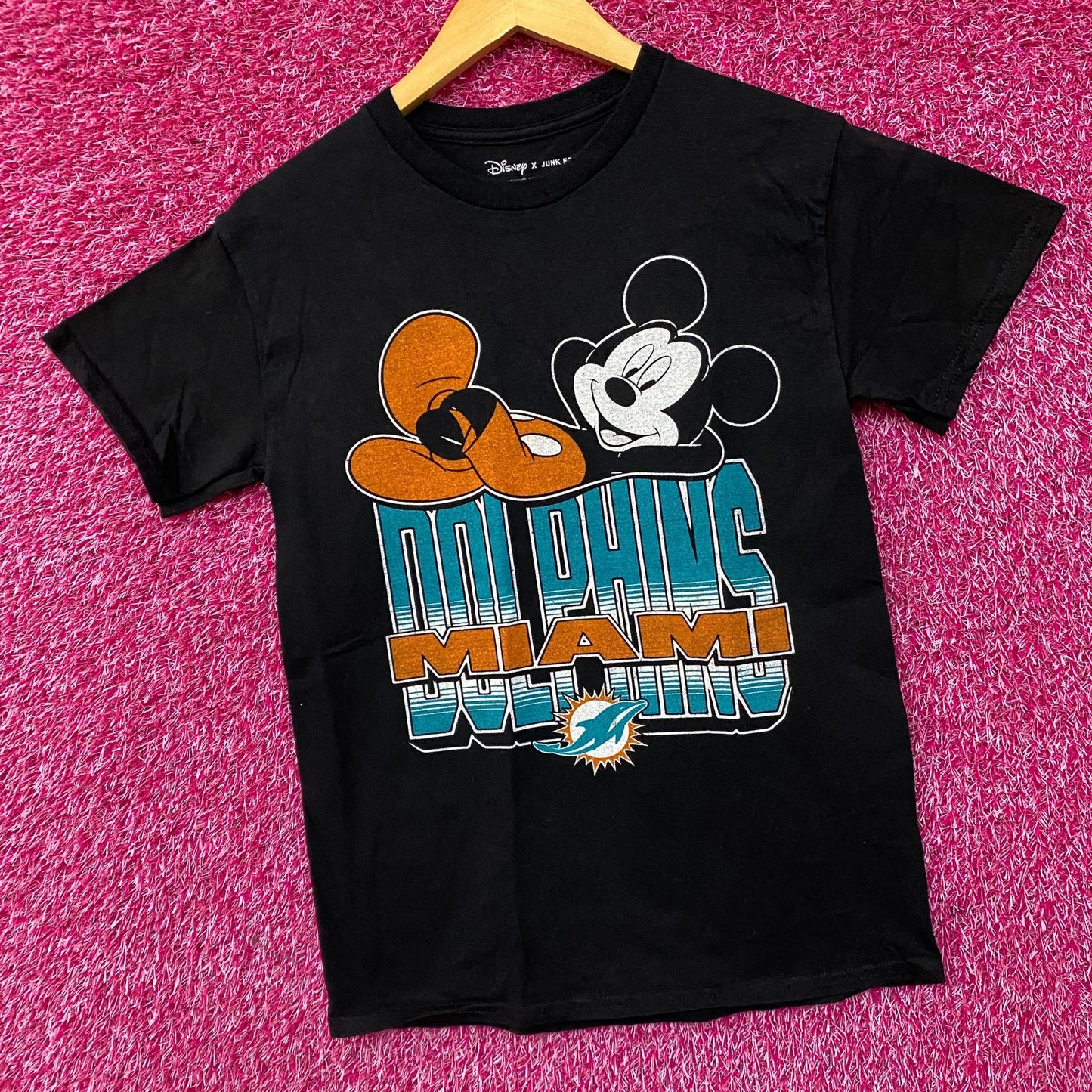 Disney x Junk Food NFL Miami Dolphins Mickey Mouse Kick Back T-Shirt XS