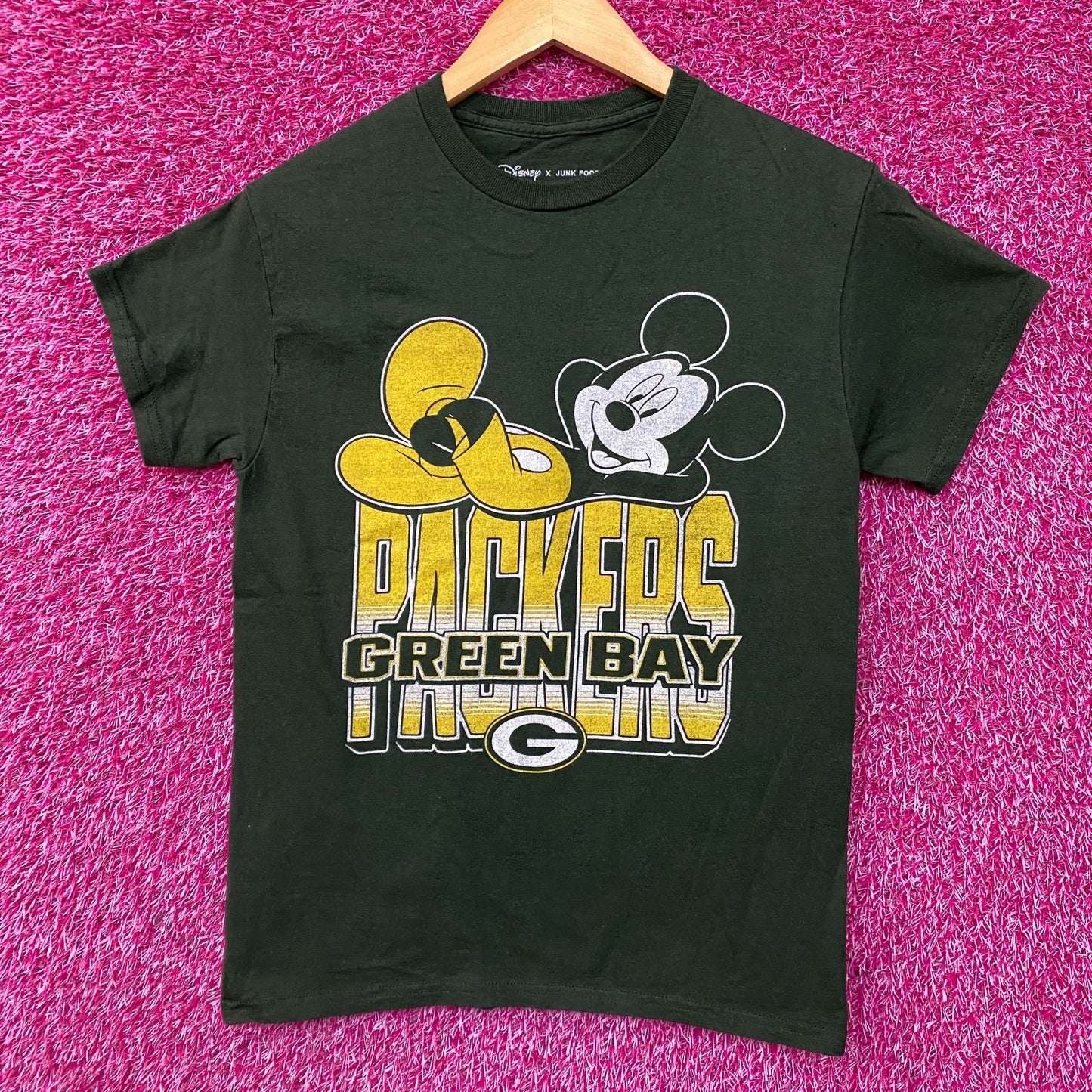 Disney x Junk Food NFL Green Bay Packers Mickey Mouse Kick Back Green Shirt XS