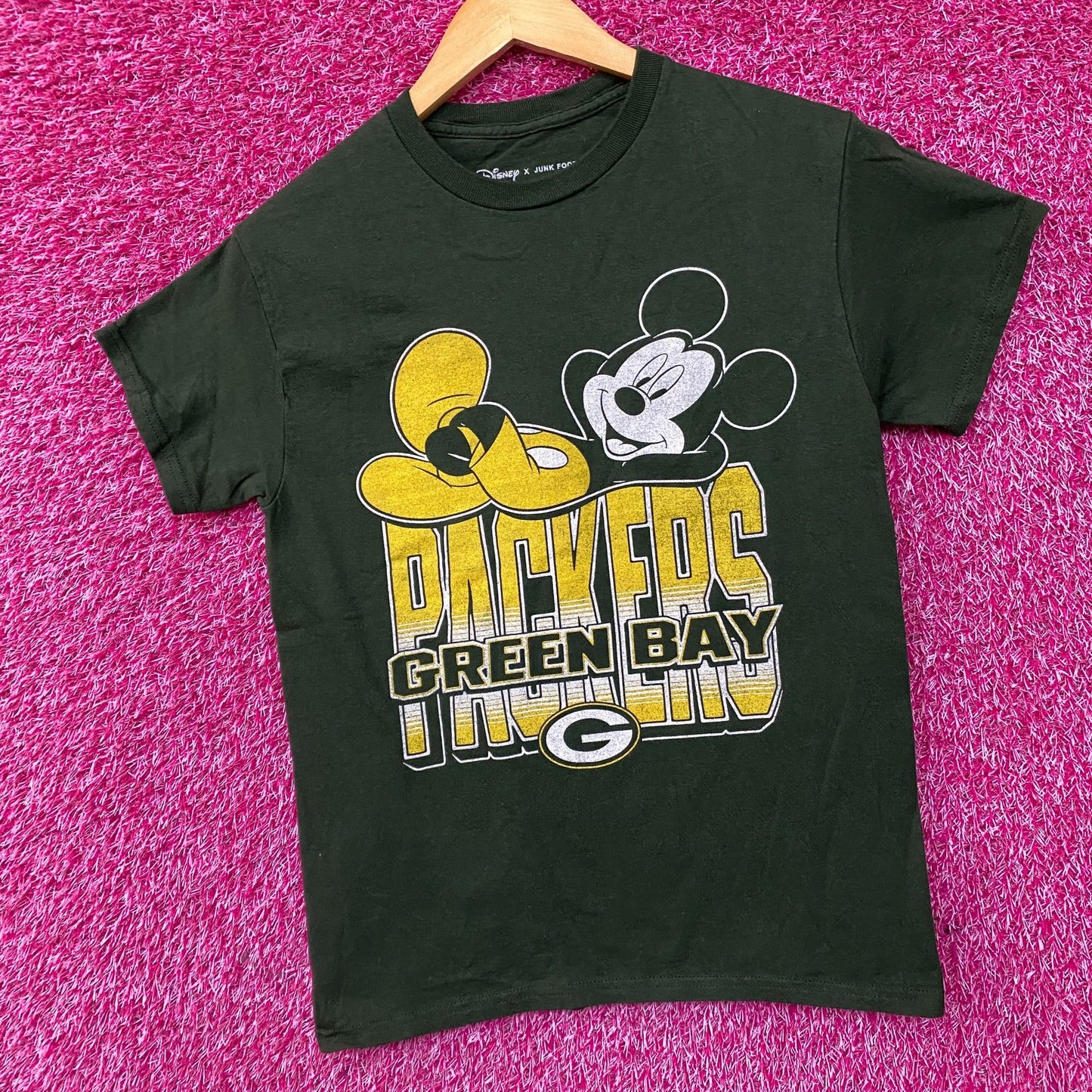 Disney x Junk Food NFL Green Bay Packers Mickey Mouse Kick Back Green Shirt XS