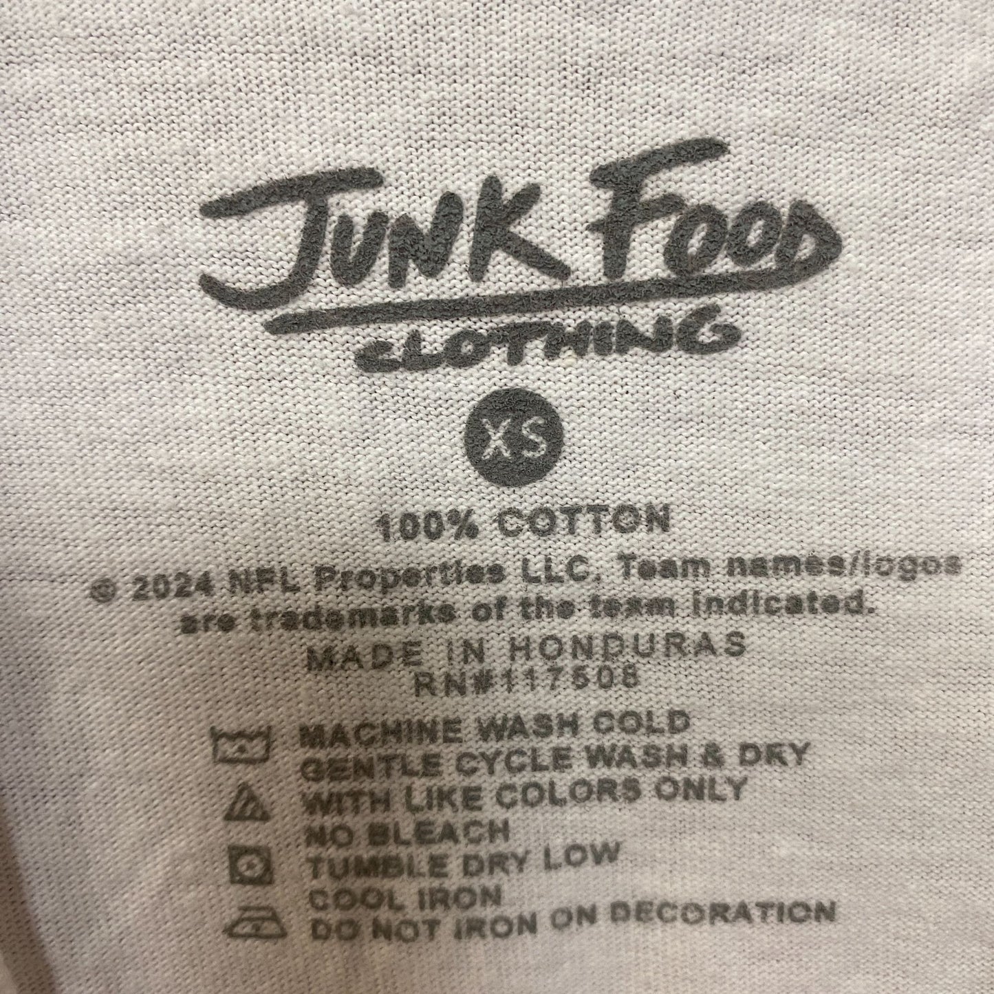 Junk Food Clothing NFL Green Bay Packers Throwback Helmet Logo T-Shirt XS