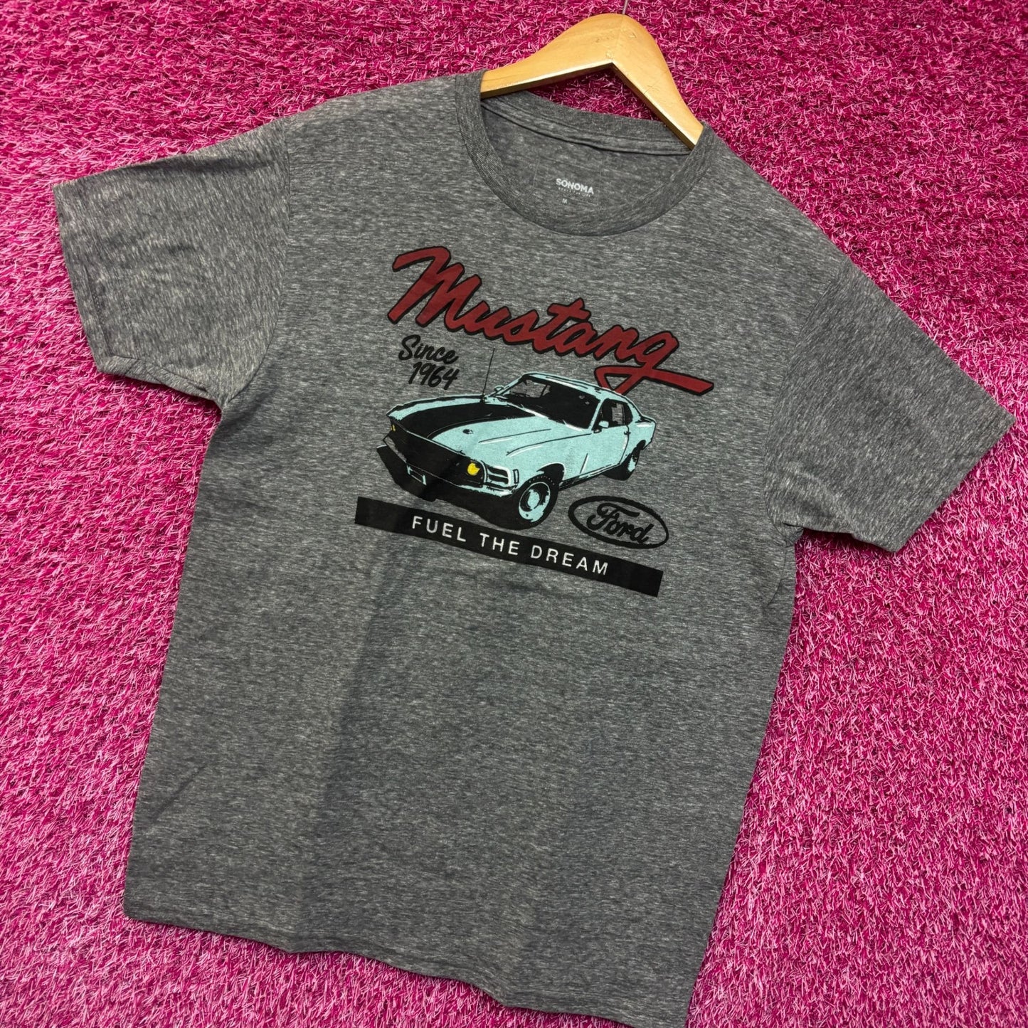 Ford Mustang Classic Car T-shirt size medium