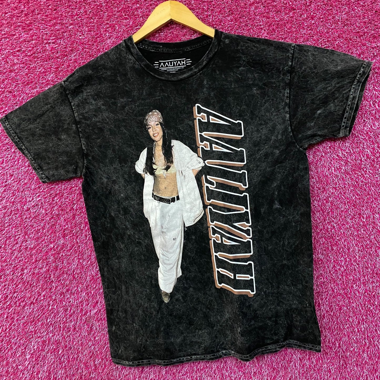 Aaliyah R&B Vintage-Style Washed Black T-Shirt Medium