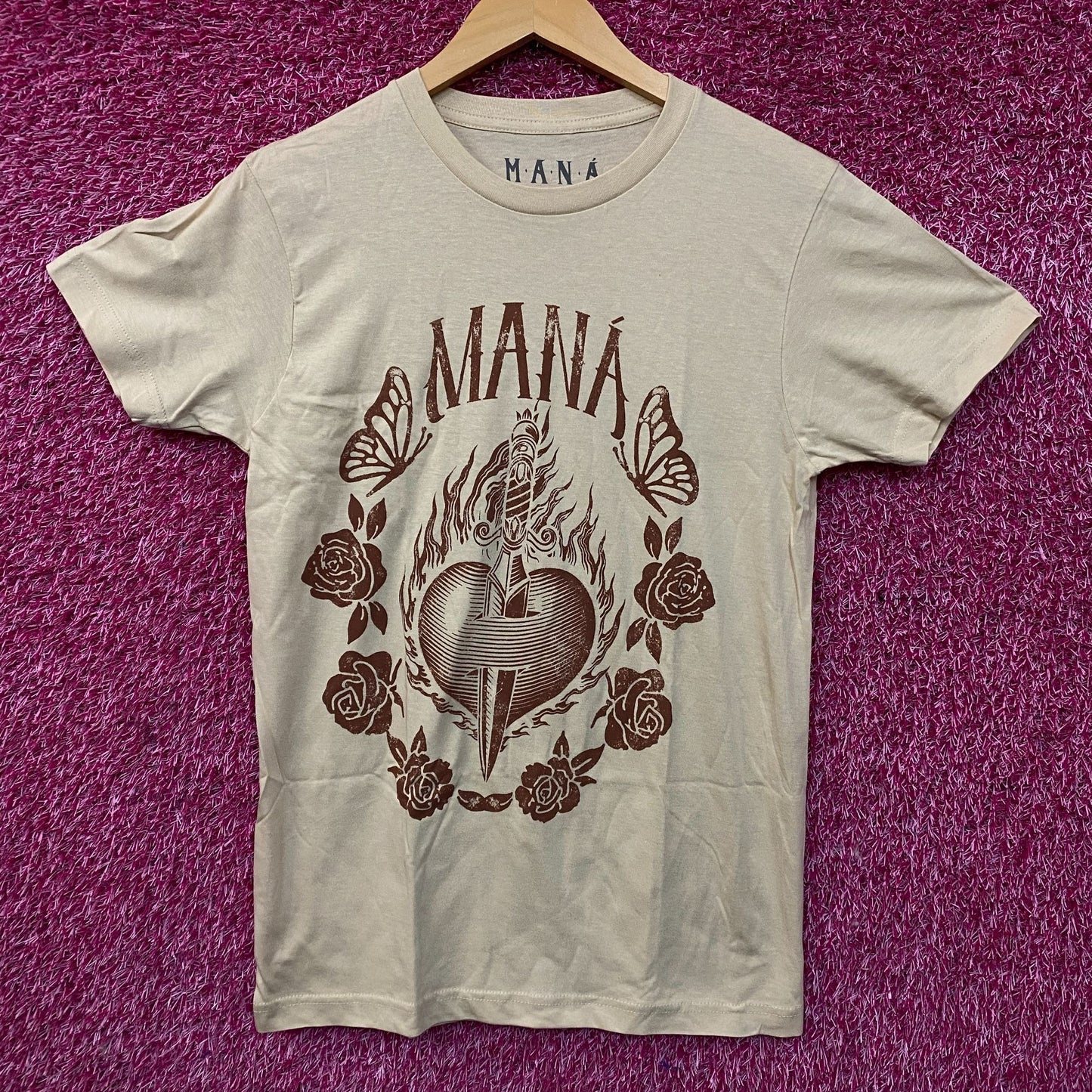 MANÁ Tour Heart GraphicT-Shirt Small