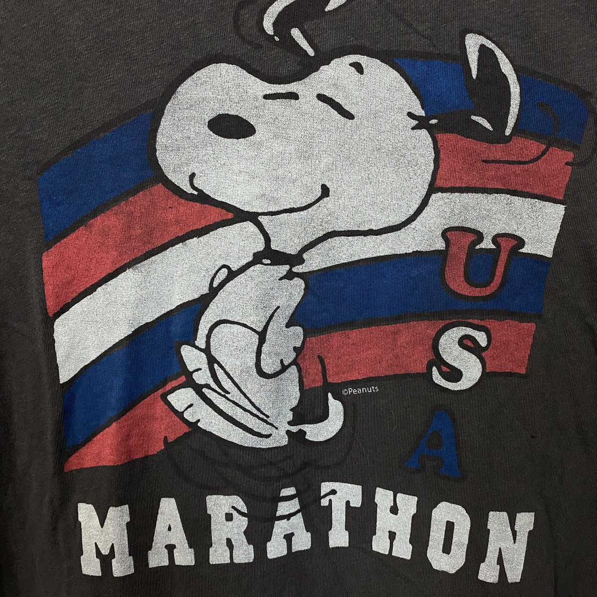 Junk Food Peanuts Snoopy USA Marathon Graphic Women's T-Shirt Medium