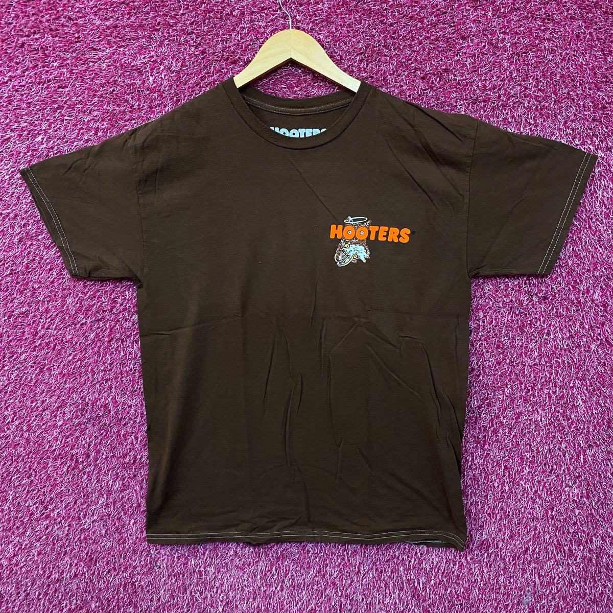 Hooters "Where Angels Get Their Wings!" Graphic T-Shirt Large