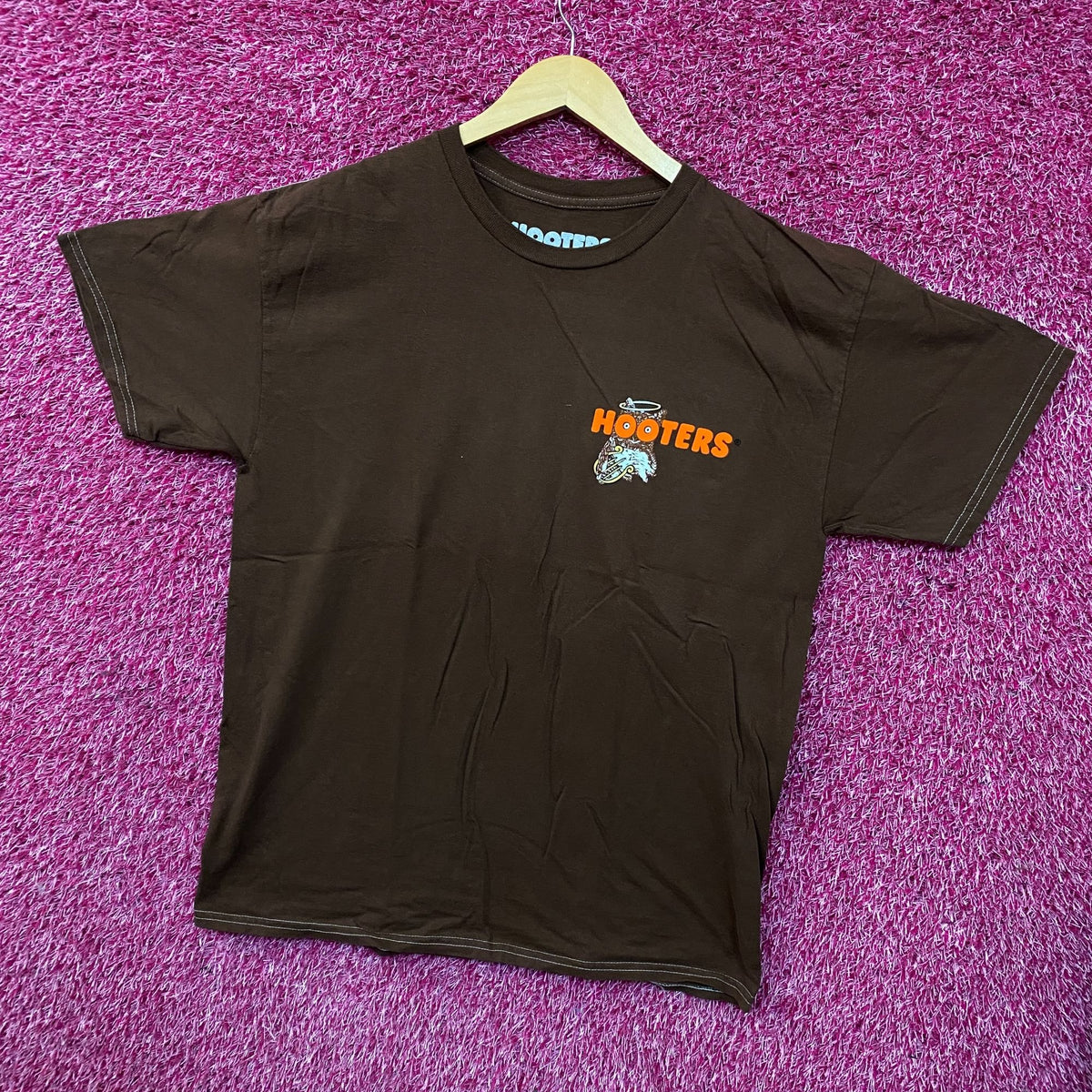 Hooters "Where Angels Get Their Wings!" Graphic T-Shirt Large