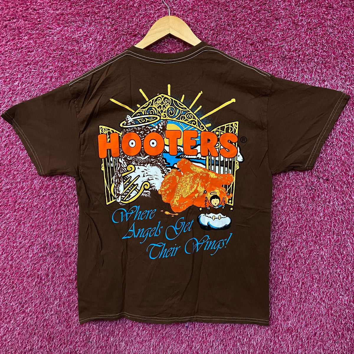 Hooters "Where Angels Get Their Wings!" Graphic T-Shirt Large