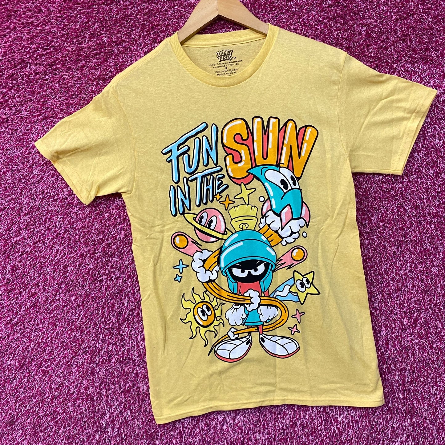 Marvin the Martian Fun in the Sun Looney Tunes T-Shirt Small