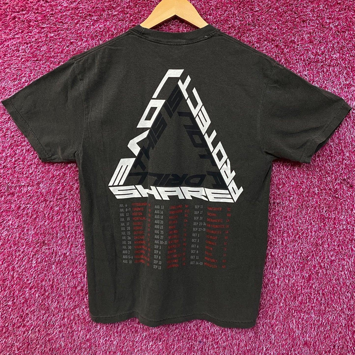 Roger Waters "This Is Not a Drill" Tour Graphic T-Shirt Medium