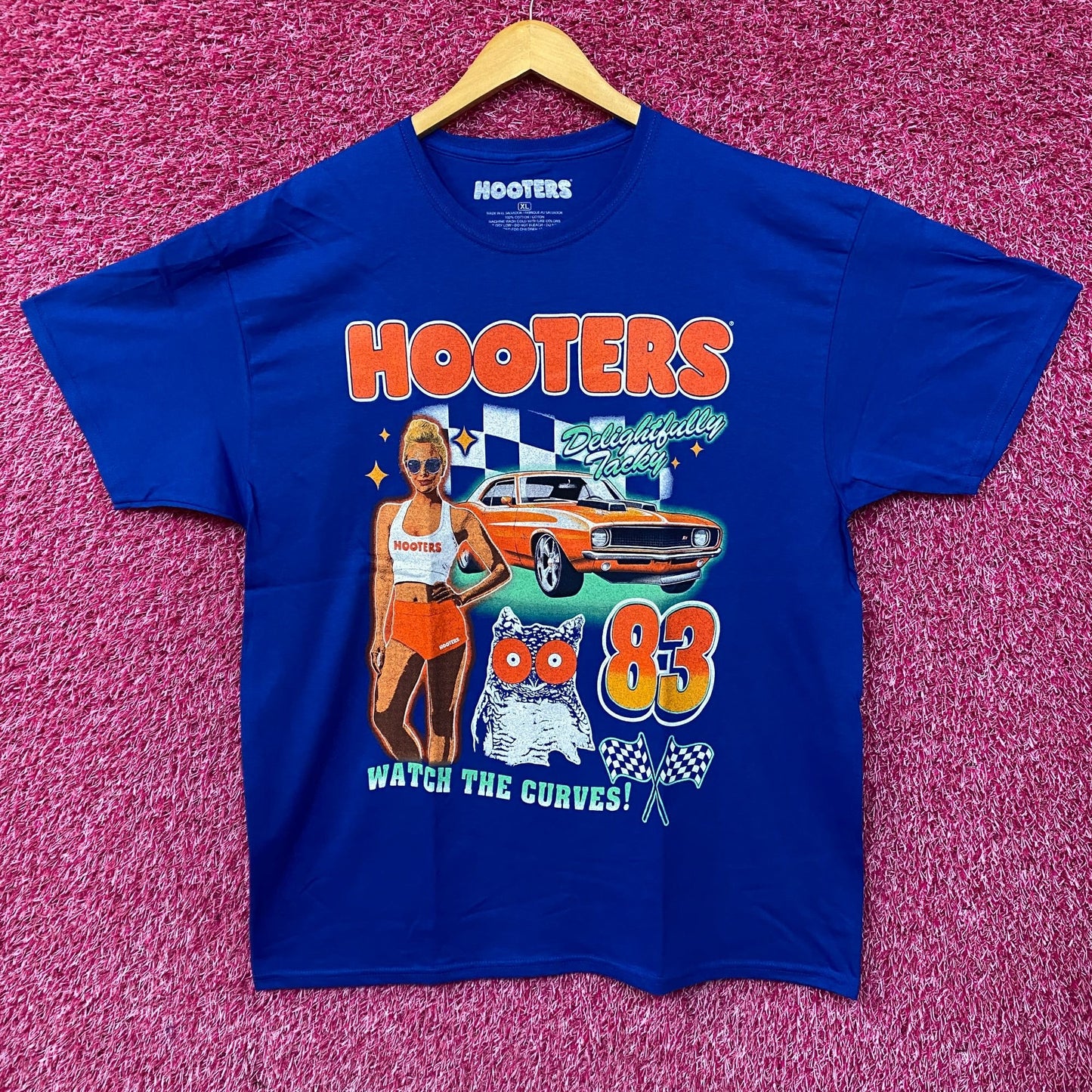 Hooters Delightfully Tacky Racing 83 Watch The Curves T-shirt XL