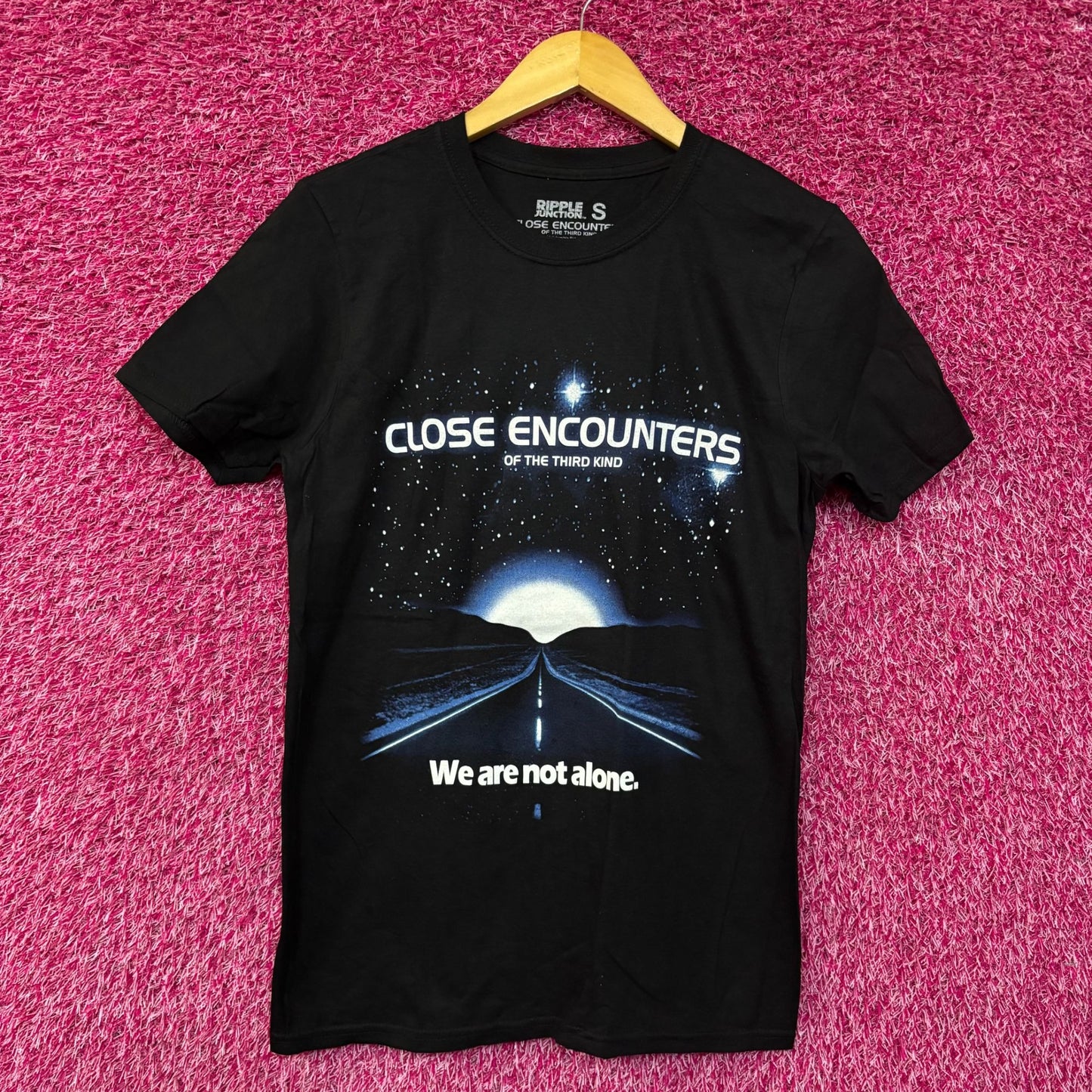 Close Encounters of the Third Kind We Are Not Alone T-Shirt Small
