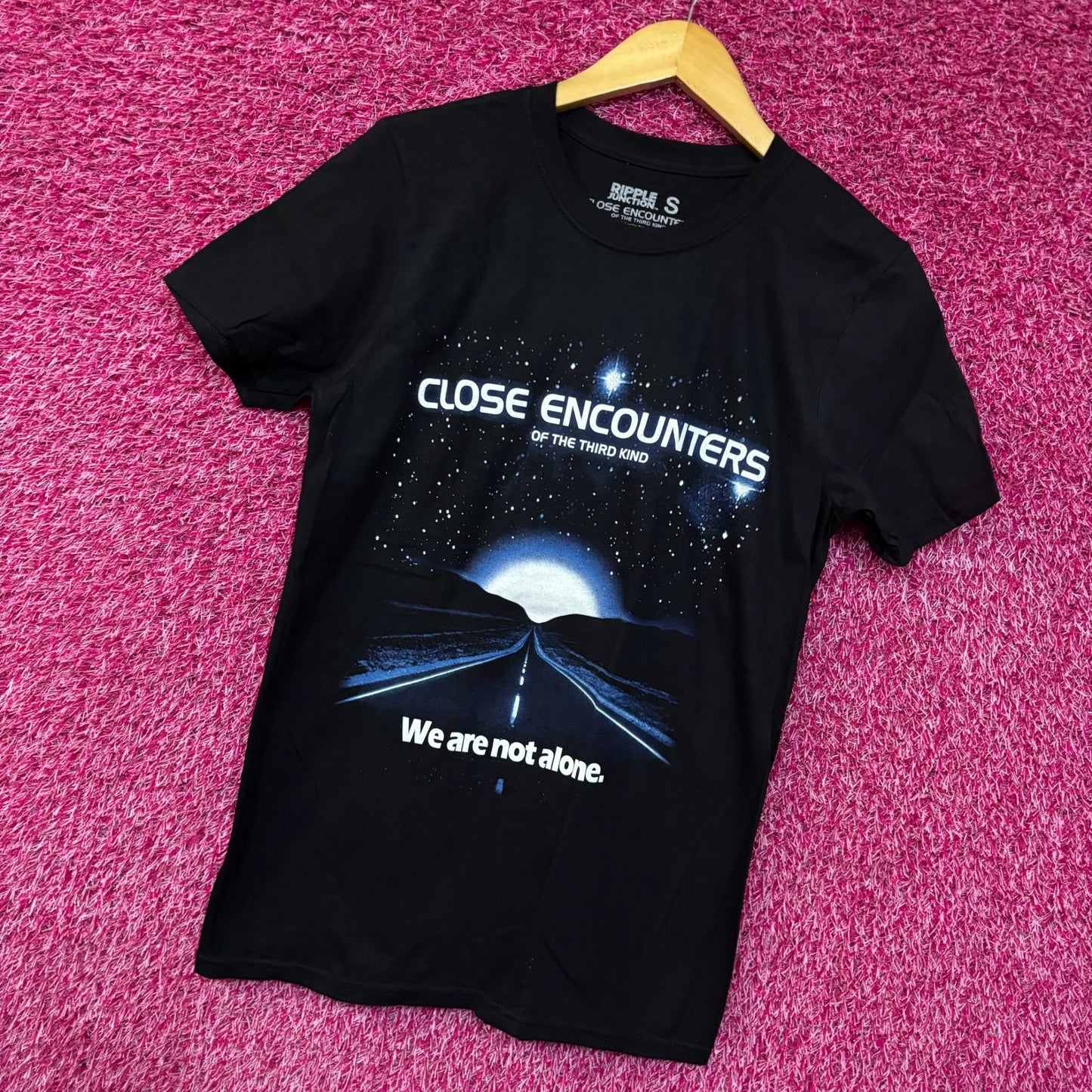 Close Encounters of the Third Kind We Are Not Alone T-Shirt Small