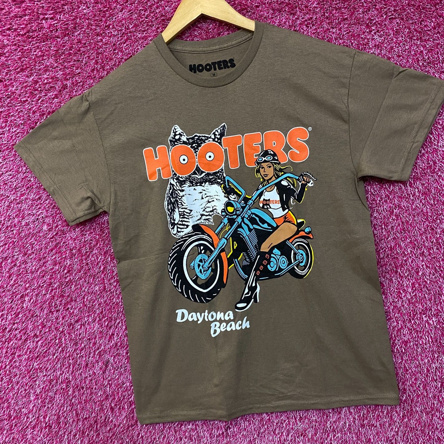 Hooters Daytona Beach Motorcycle Club T-Shirt Medium