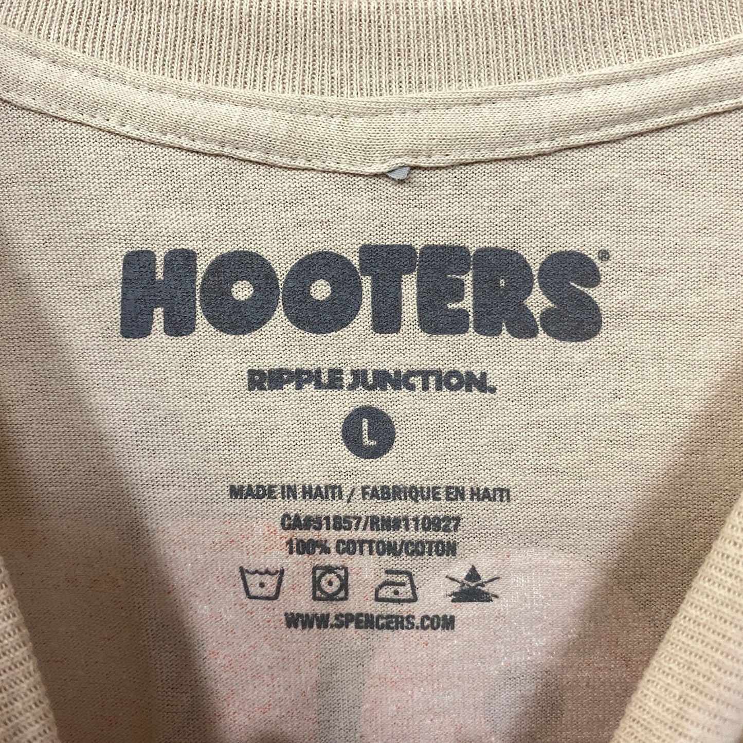 Hooters Country Club Delightfully Tacky Since 83 T-Shirt Large