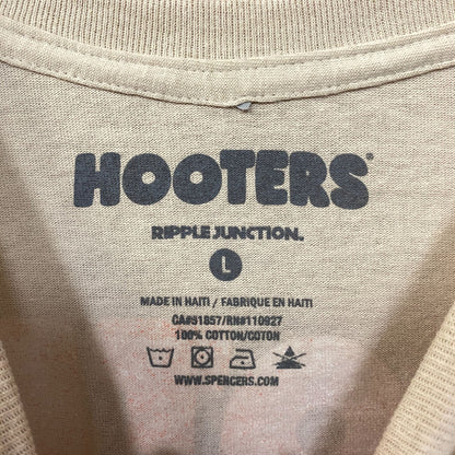 Hooters Country Club Delightfully Tacky Since 83 T-Shirt Large