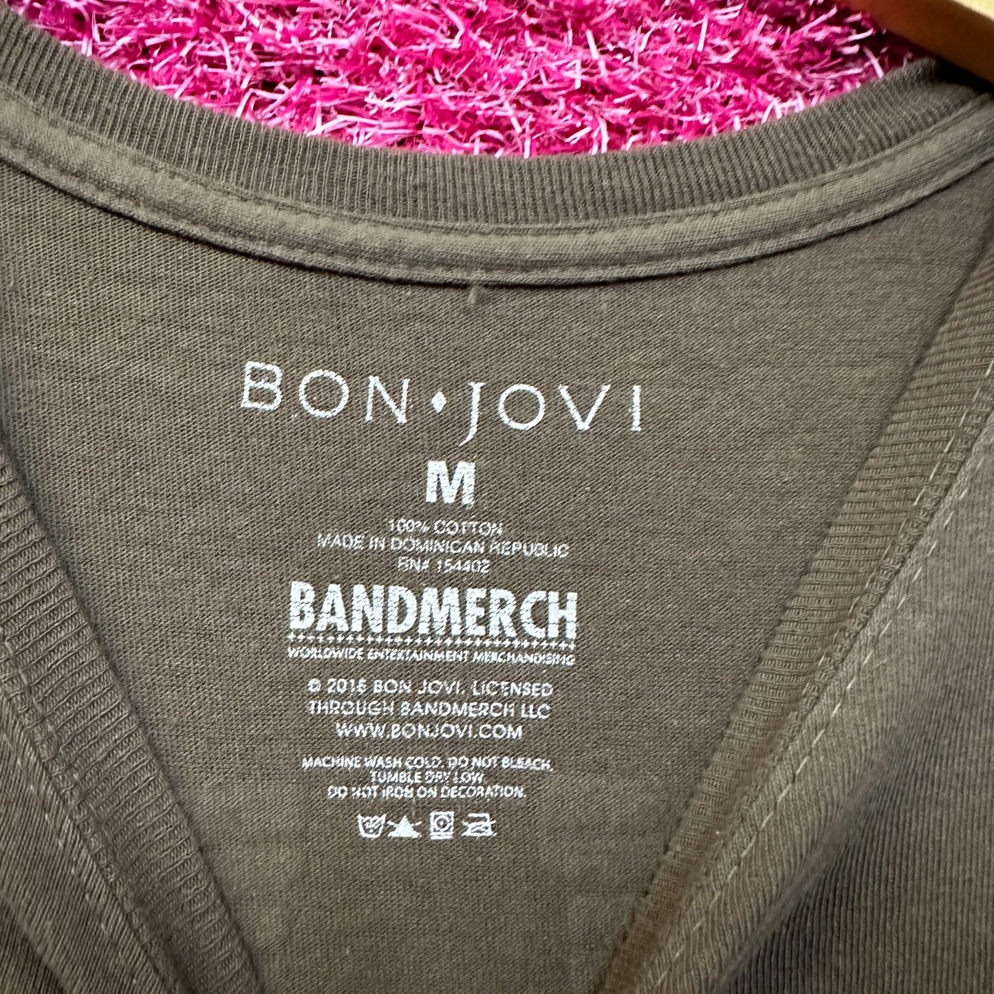 Bon Jovi Slippery When Wet World Tour Tshirt size Medium