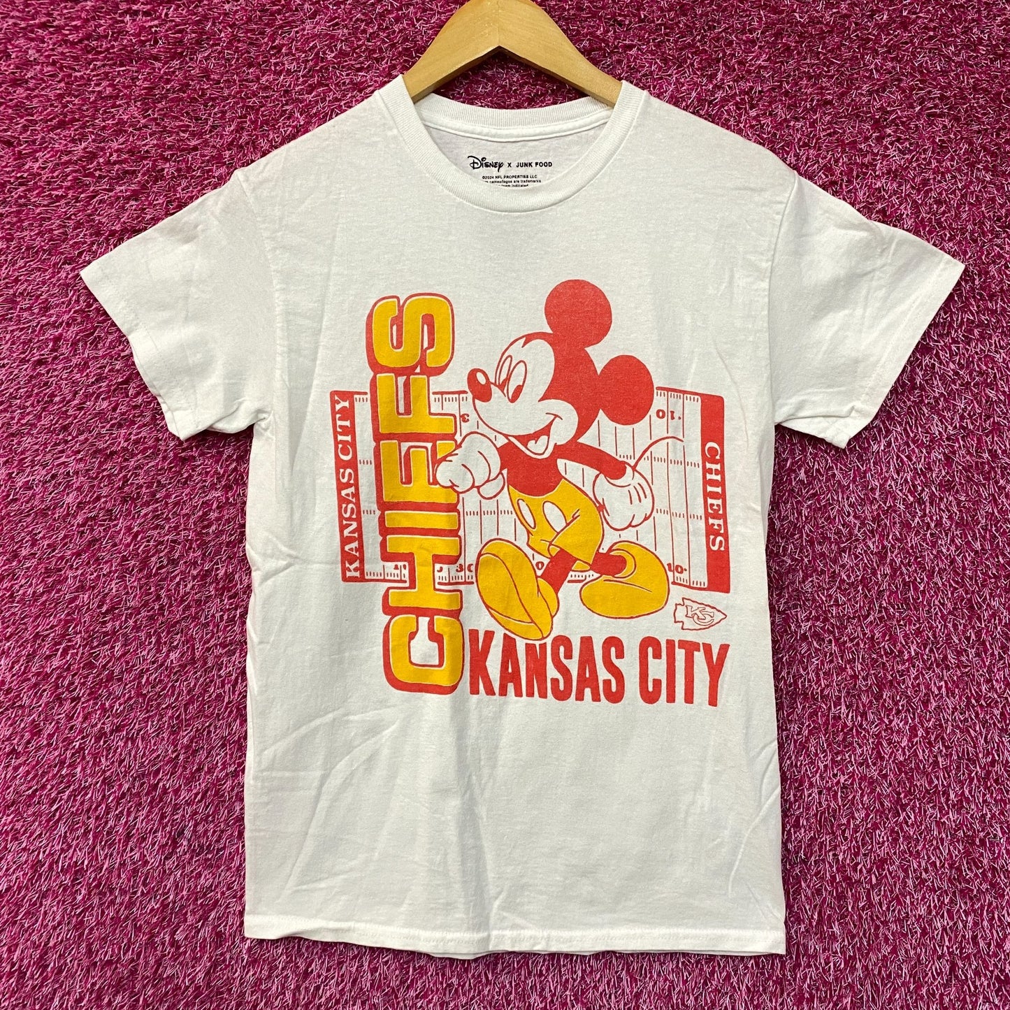 Disney x Junk Food NFL Kansas City Chiefs Mickey Mouse Field T-Shirt XS