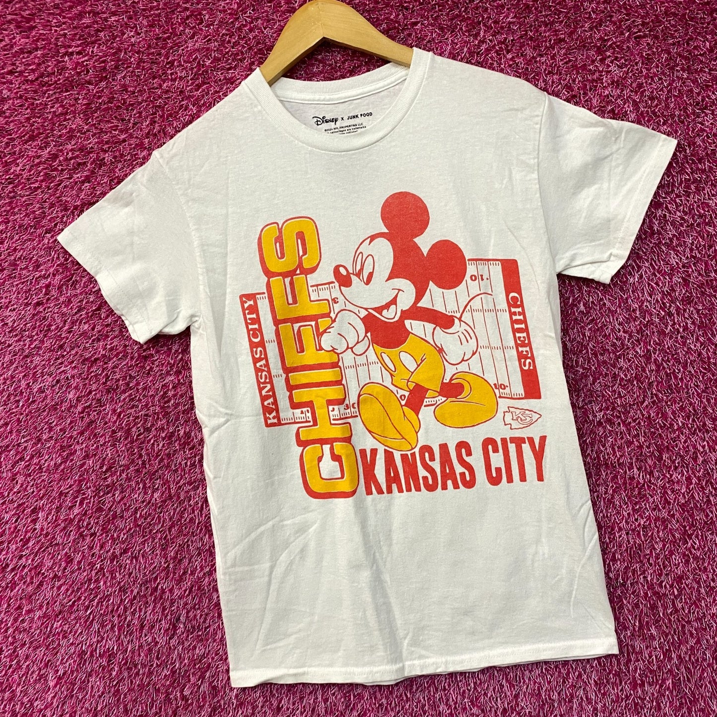 Disney x Junk Food NFL Kansas City Chiefs Mickey Mouse Field T-Shirt XS