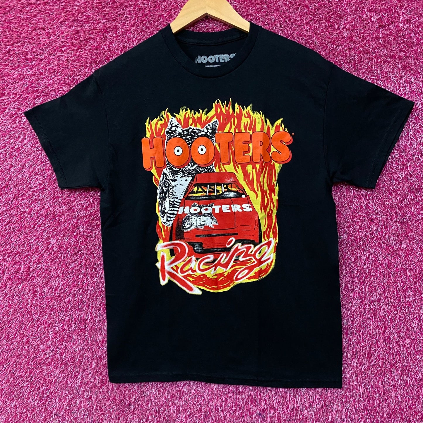 Hooters Flaming Racing Car Graphic T-Shirt Medium