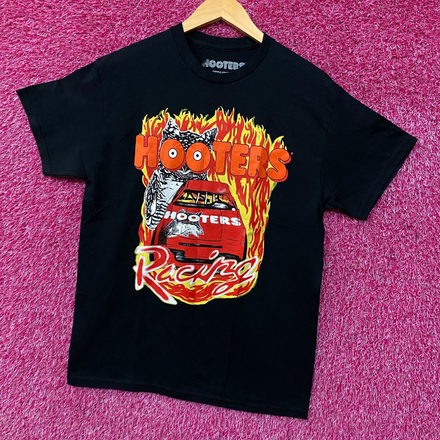 Hooters Flaming Racing Car Graphic T-Shirt Medium