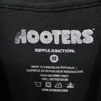 Hooters Flaming Racing Car Graphic T-Shirt Medium