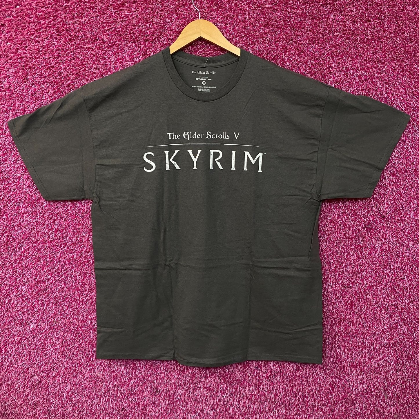The Elder Scrolls V: Skyrim Logo Graphic T-Shirt 2XL