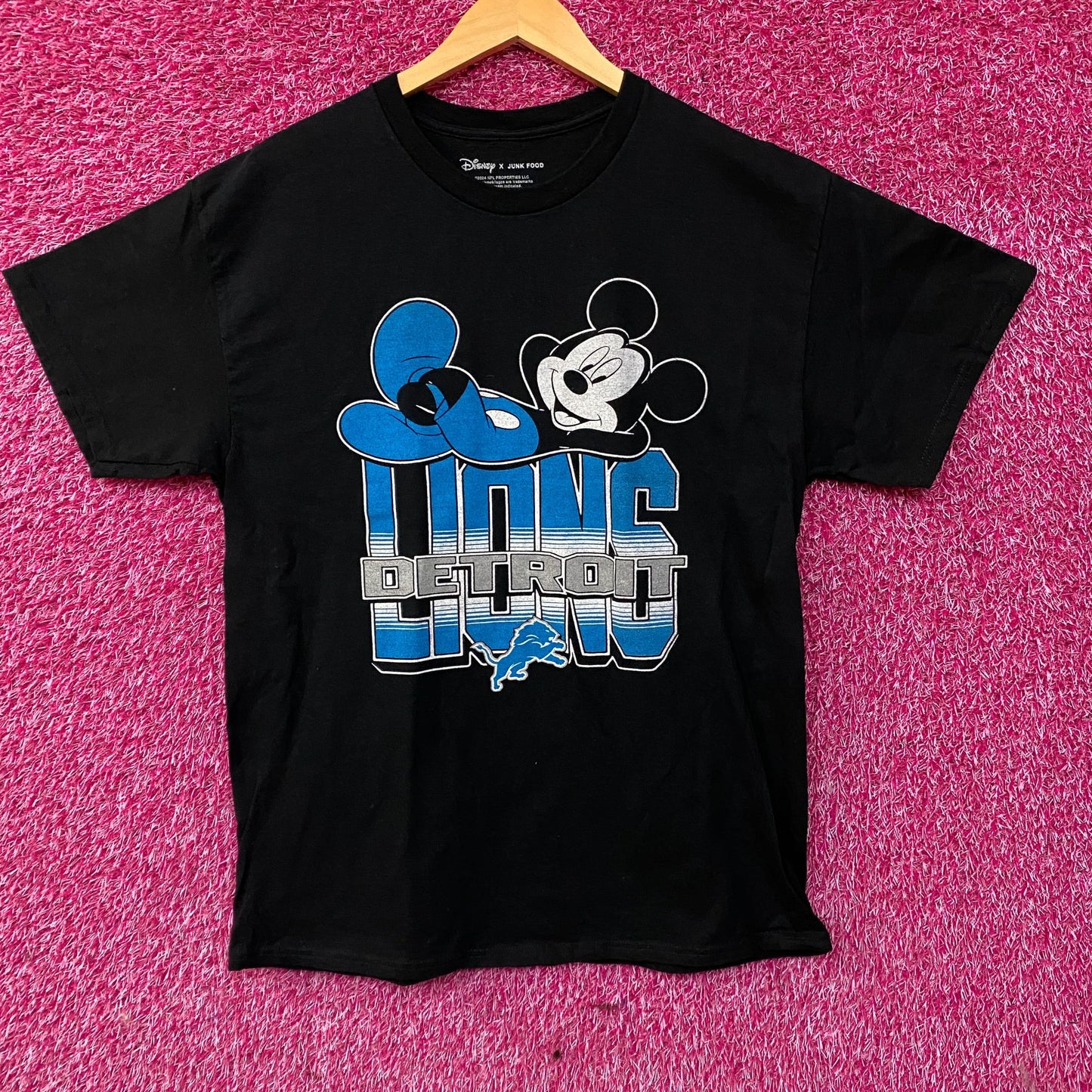 Disney x Junk Food NFL Detroit Lions Mickey Mouse Kick Back Shirt Medium