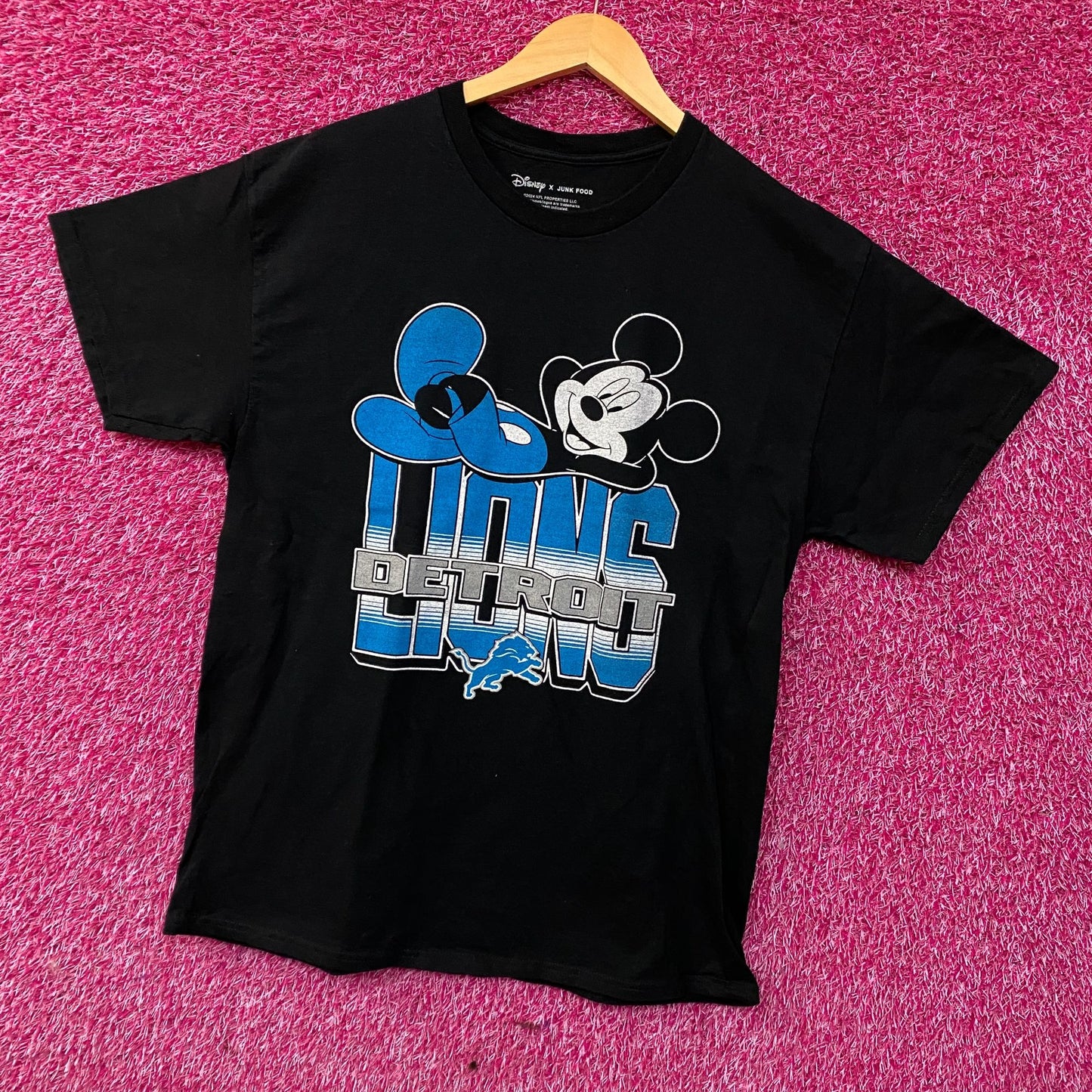 Disney x Junk Food NFL Detroit Lions Mickey Mouse Kick Back Shirt Medium
