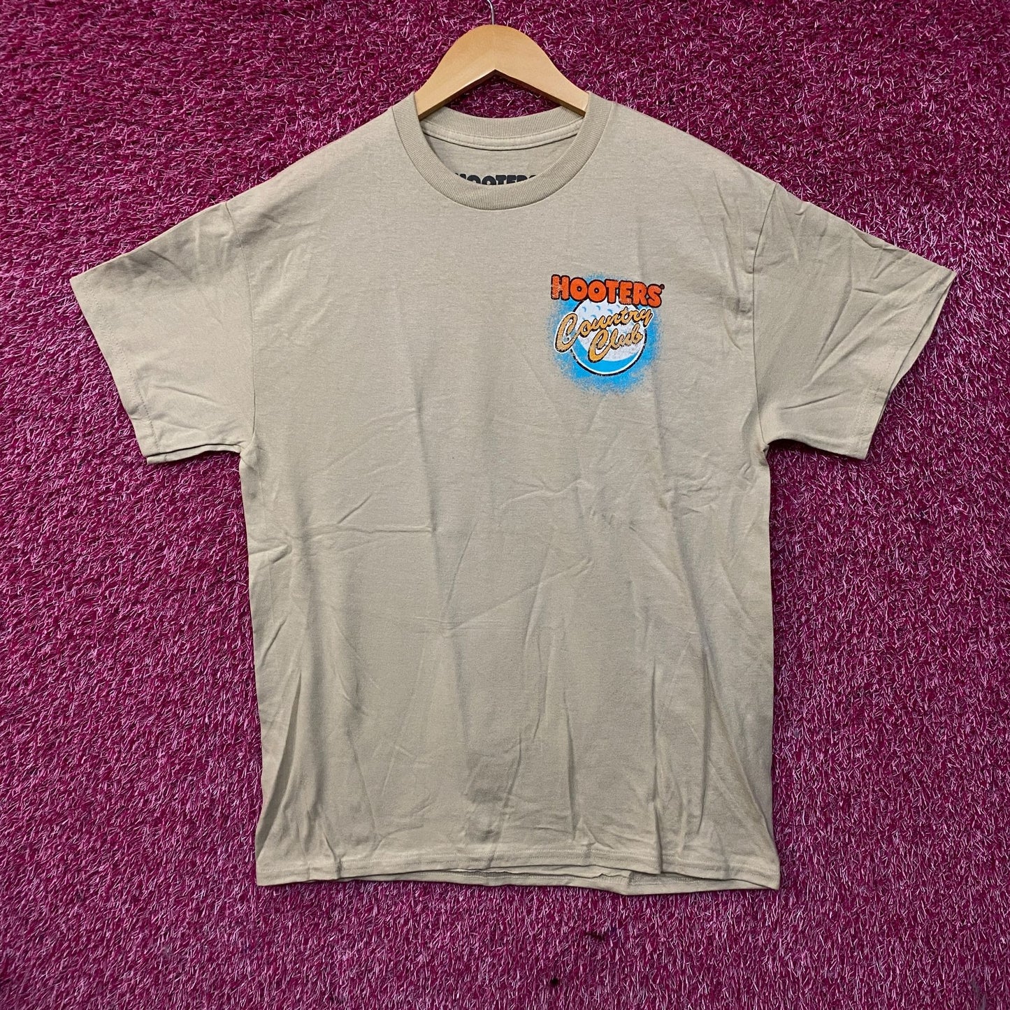 Hooters Country Club Delightfully Tacky Since 83 T-Shirt Medium