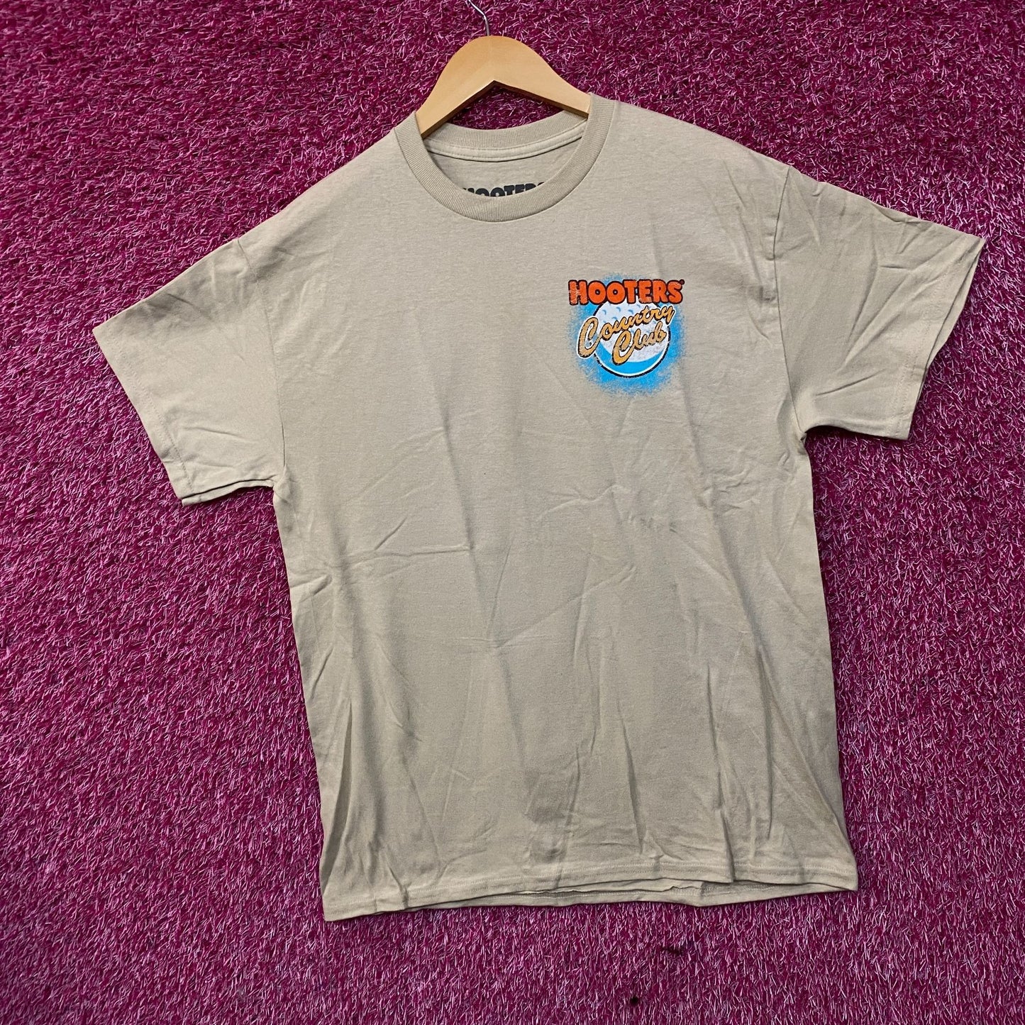 Hooters Country Club Delightfully Tacky Since 83 T-Shirt Medium