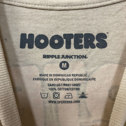 Hooters Country Club Delightfully Tacky Since 83 T-Shirt Medium