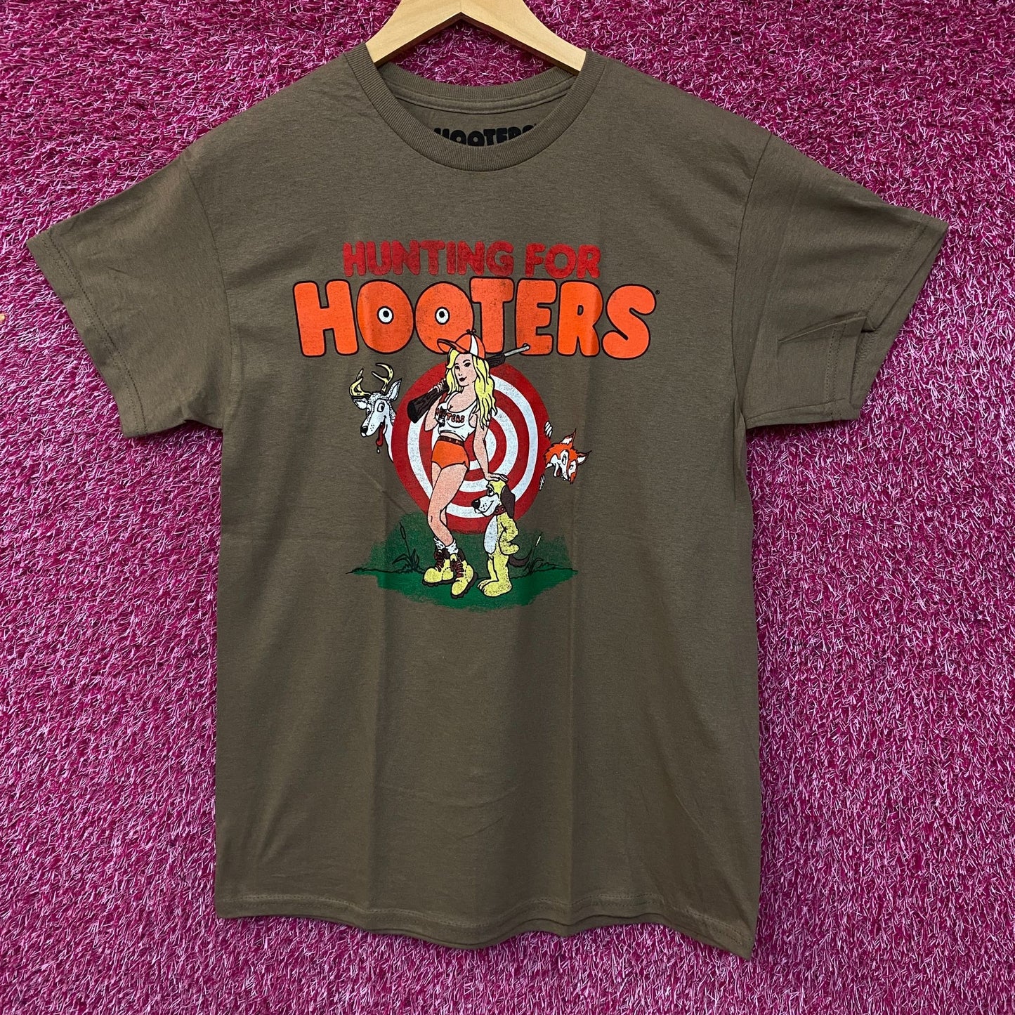 Hooters Hunting for Hooters Vintage Style T-shirt Medium