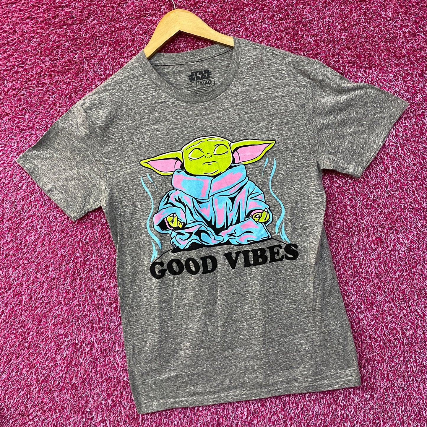 Star Wars The Mandalorian Grogu Good Vibes Graphic T-Shirt Small