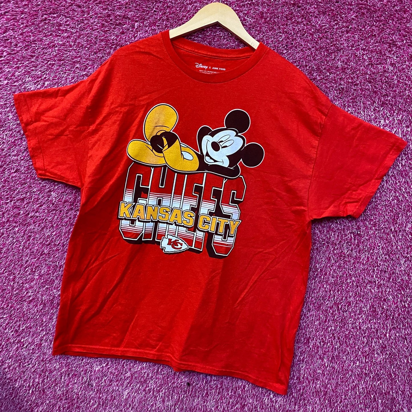 Junk Food x NFL Disney Mickey Mouse Kick Back Kansas City Chiefs Shirt Large