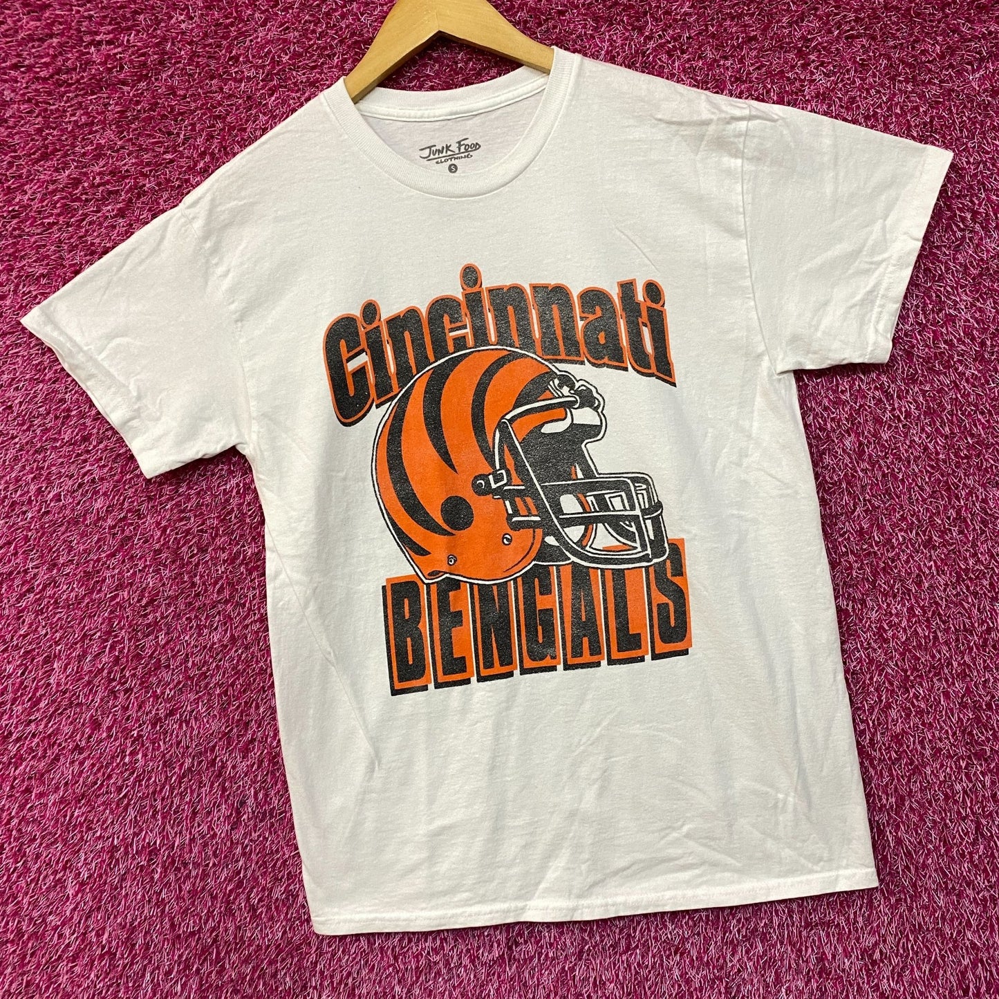 Junk Food Clothing NFL Cincinnati Bengals Helmet Logo T-Shirt Small