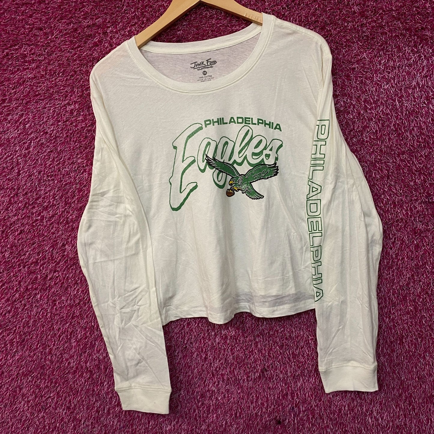 Junk Food Clothing NFL Philadelphia Eagles Touchdown Long Sleeve Cropped T-Shirt Medium