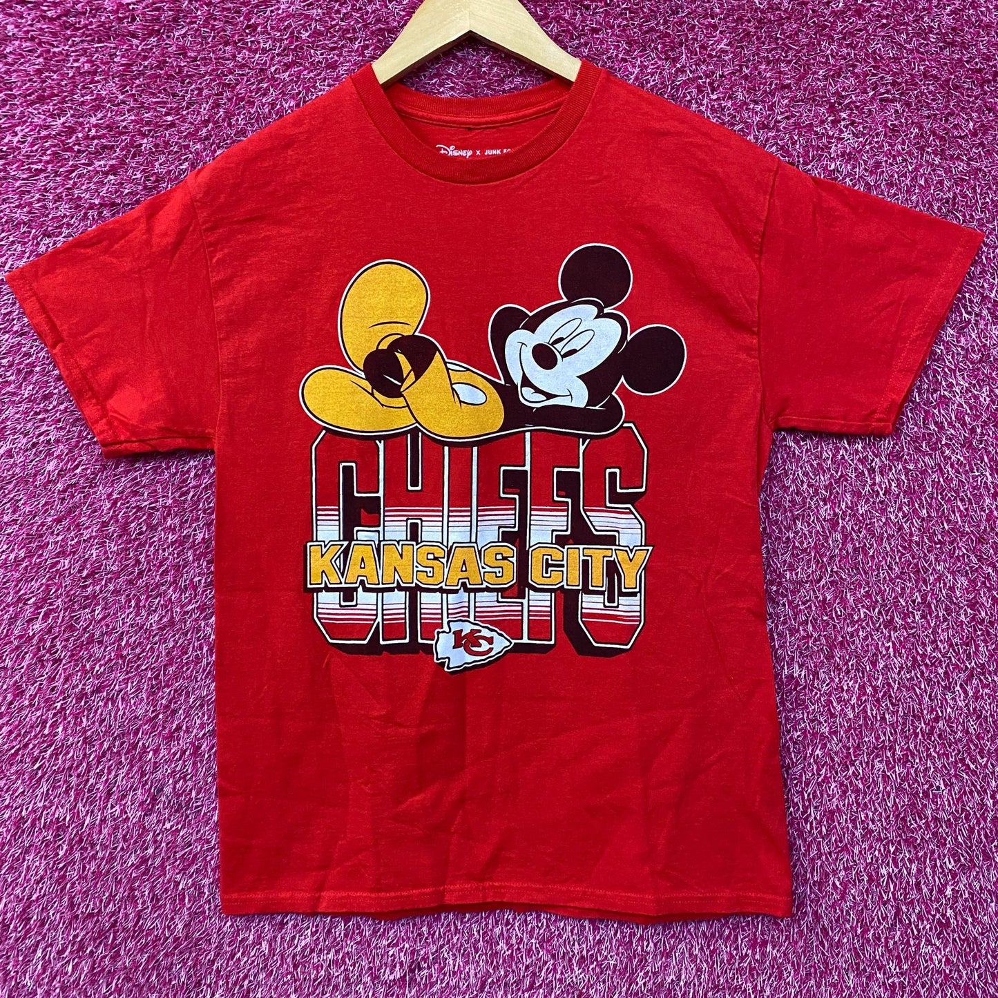 Junk Food x NFL Disney Mickey Mouse Kick Back Kansas City Chiefs Shirt Small