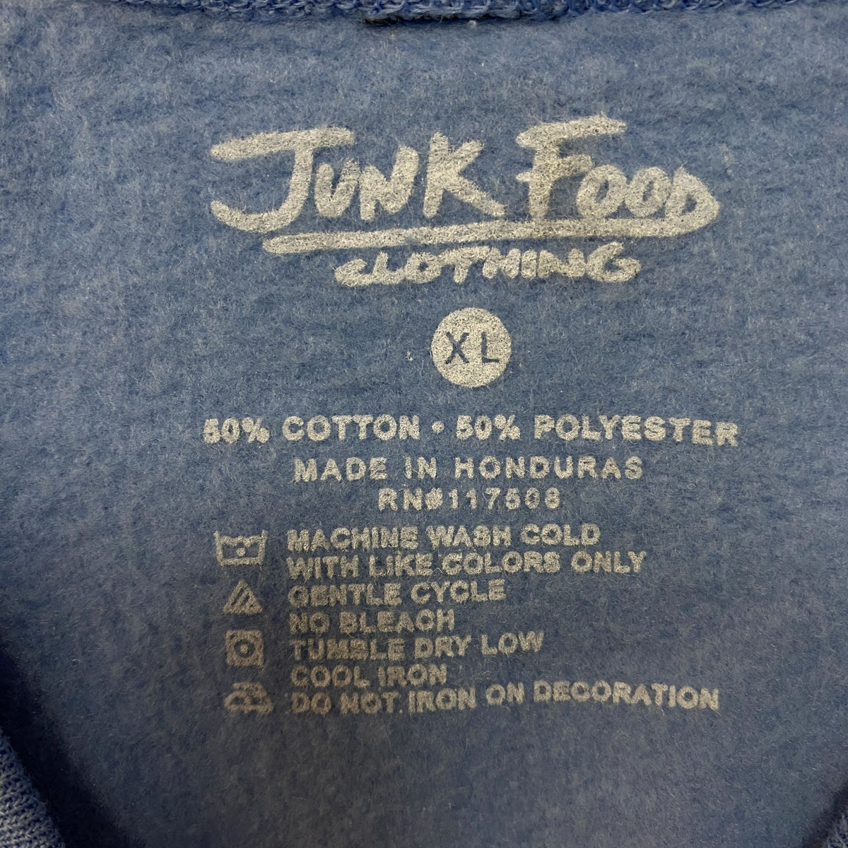 Junk Food  Peanuts Snoopy Waiting For Santa Flea Market Fleece XL