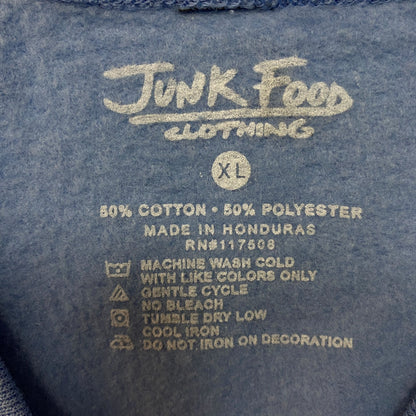 Junk Food  Peanuts Snoopy Waiting For Santa Flea Market Fleece XL