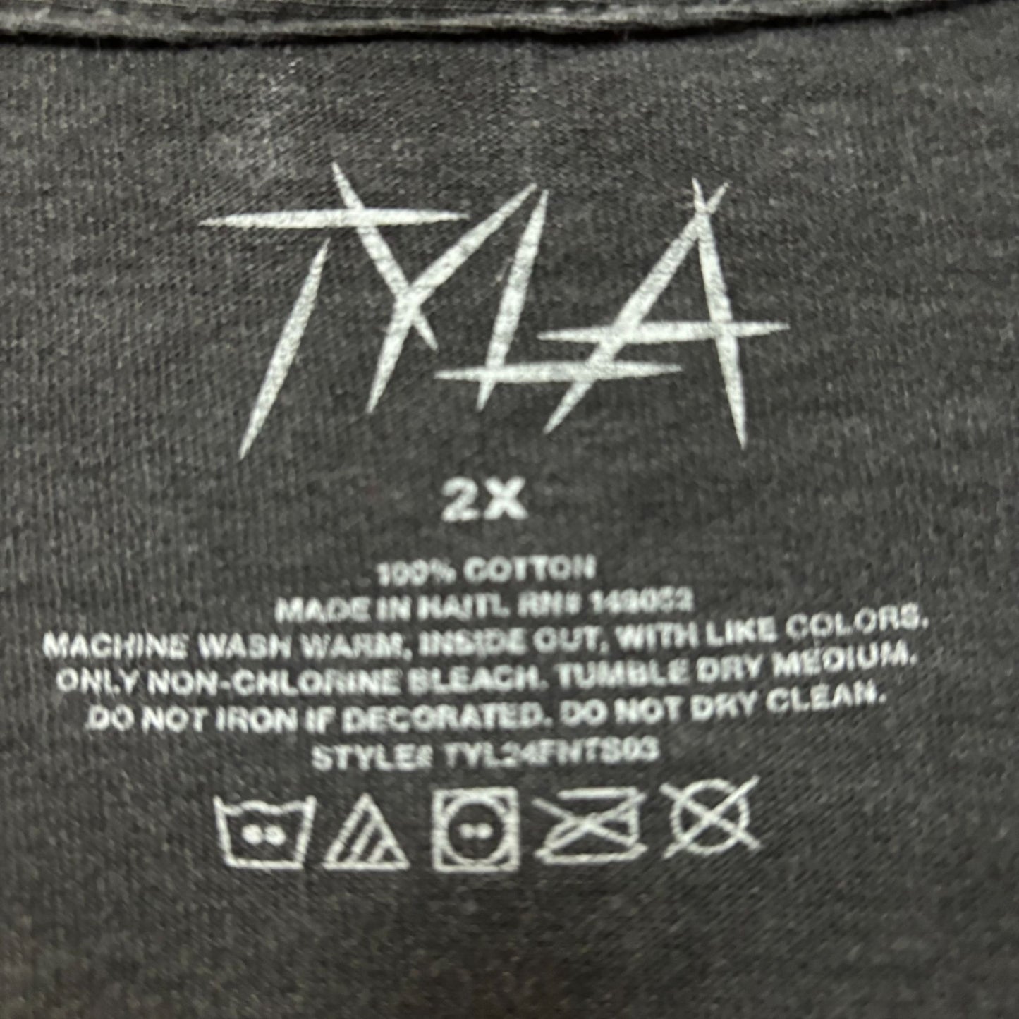 Tyla Self-Titled Album Cover Graphic Design Vintage Style T-Shirt 2XL