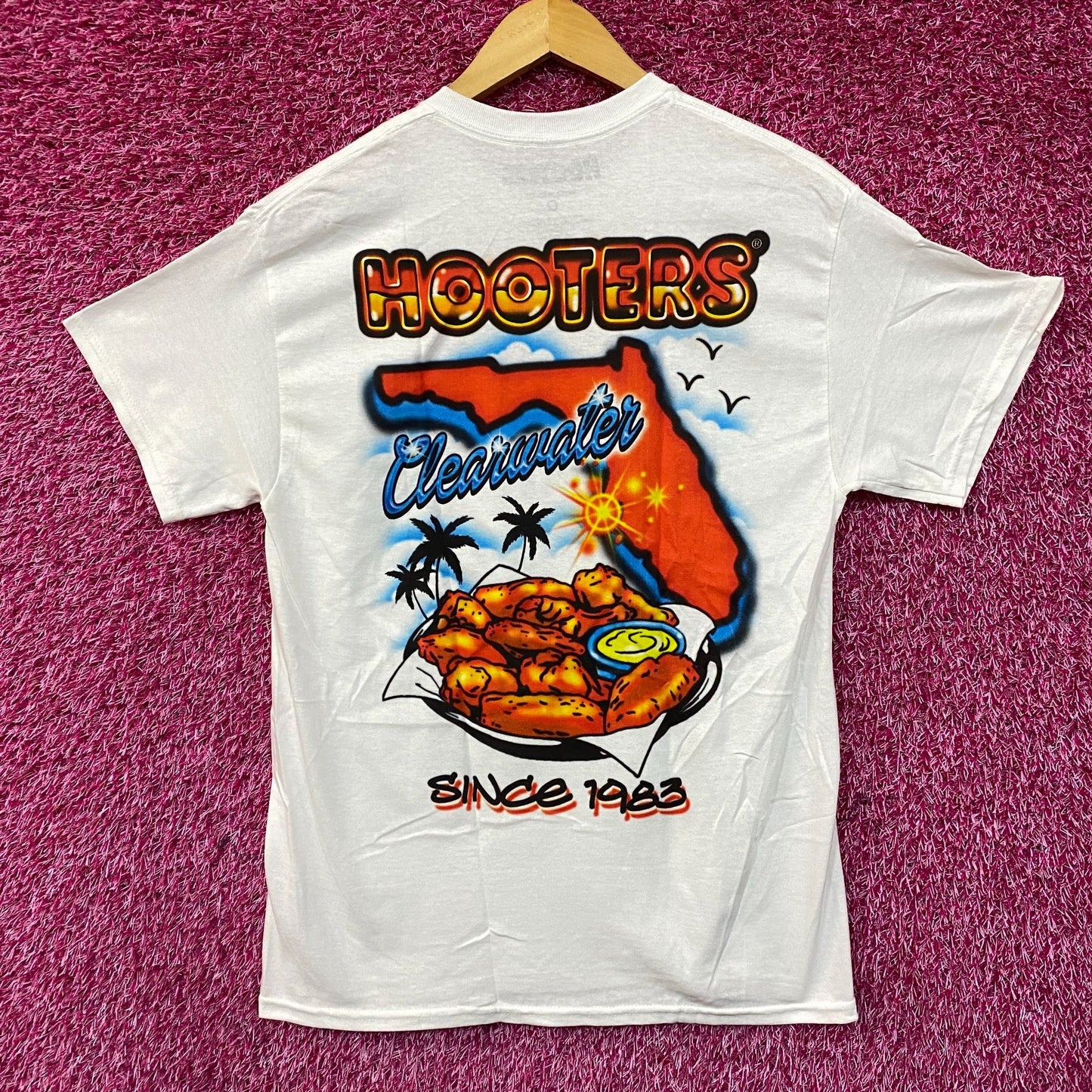 Hooters Delightfully Tacky Yet Unrefined T-Shirt Medium