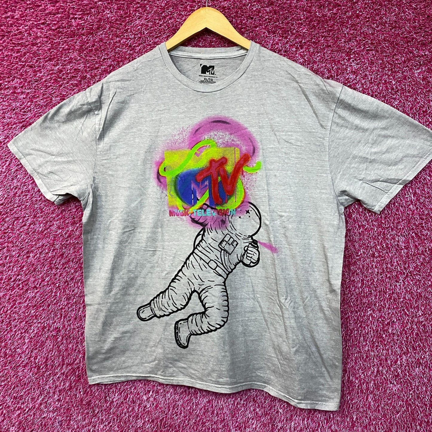 MTV Astronaut Moon Man Trophy Poster T-Shirt Size Extra Large